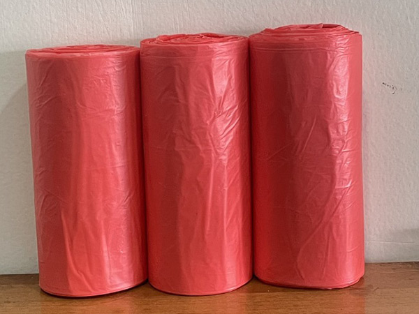 Túi đựng rác cuộn màu đỏ