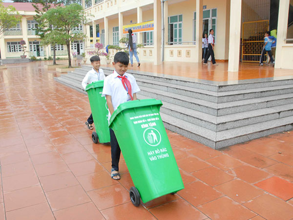 Thùng rác sử dụng tại trường học